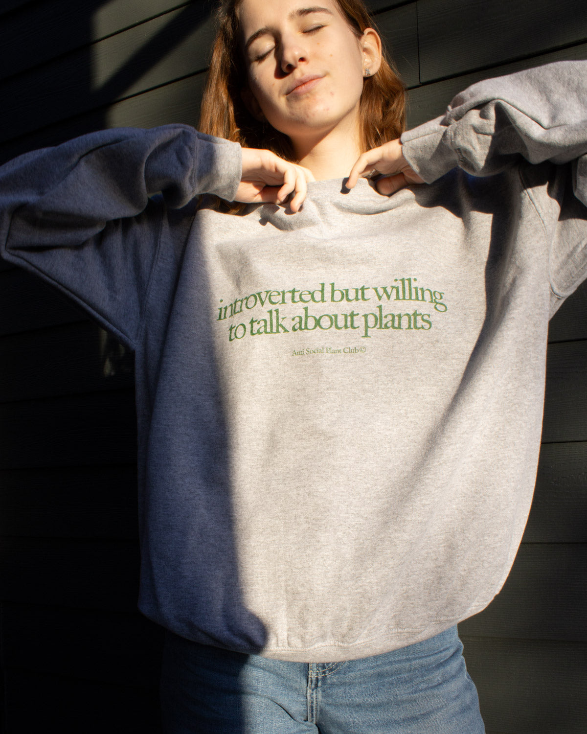 INTROVERT CREWNECK